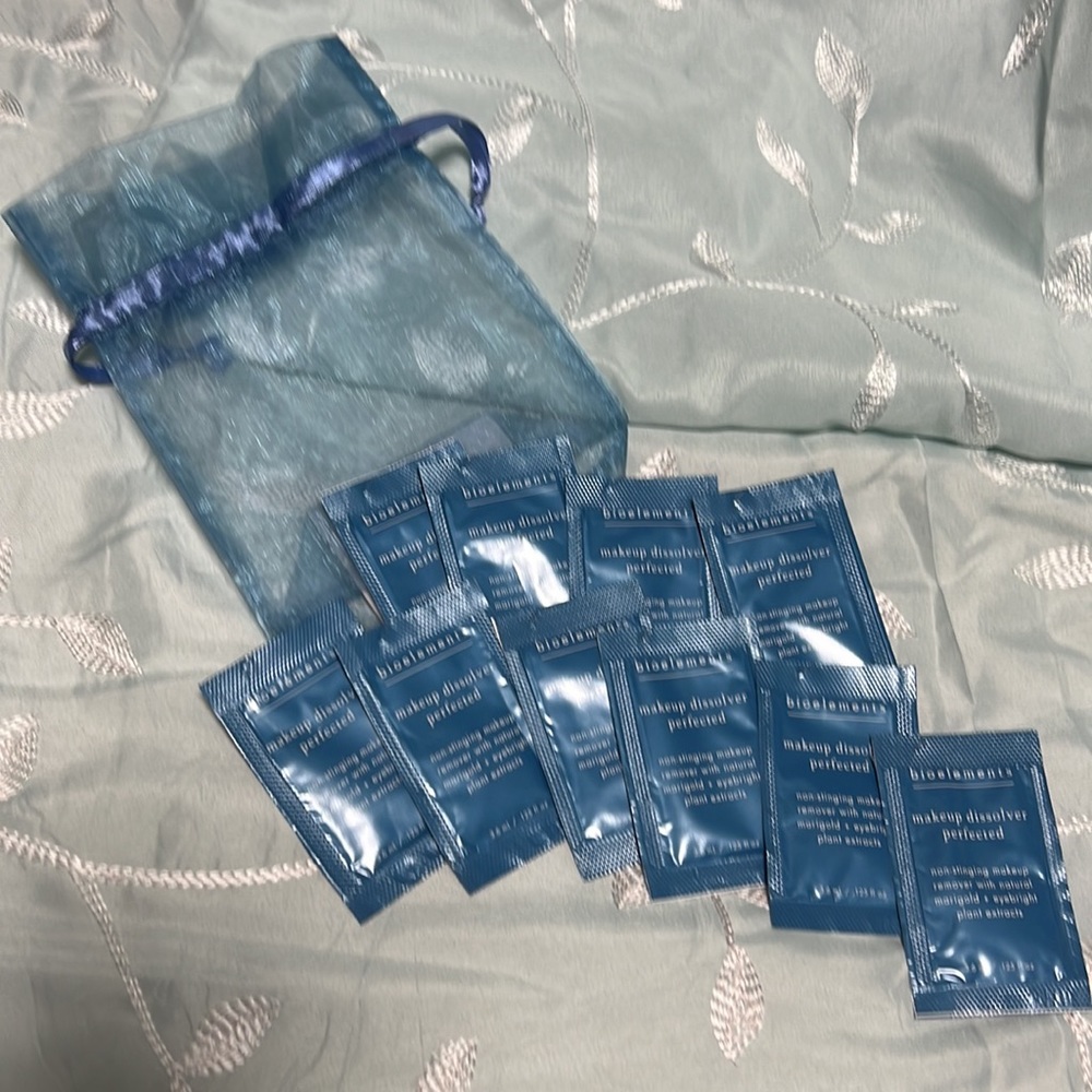 Bioelements Gift Bag Bundle of Makeup Dissolver Perfected 11 Item Lot m NEW